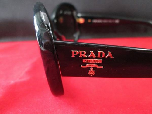 サングラスのPRADA