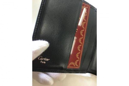 3つ折り財布のCartier