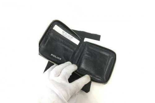 ﾗｳﾝﾄﾞﾌｧｽﾅｰ財布のPOLICE