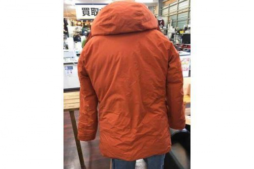 トレーニング用品のダウンパーカー