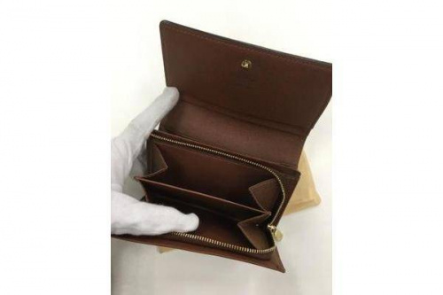 L字財布のLOUIS VUITTON