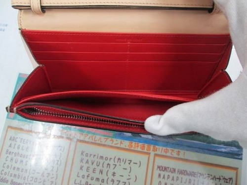 二つ折り長財布のChristian Louboutin