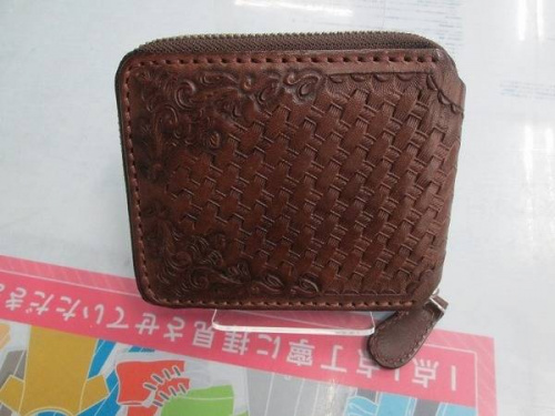 ブランド・ラグジュアリーの二つ折り財布