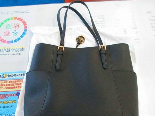 トートバッグのMICHAEL KORS