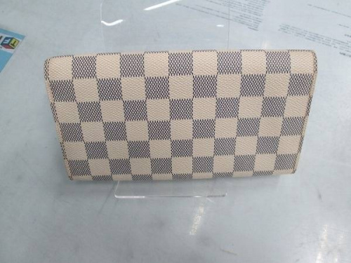 二つ折り財布のLOUIS VUITTON