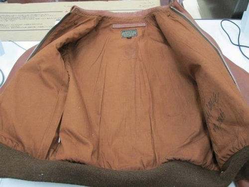 ジャケットのA-2フライトジャケット