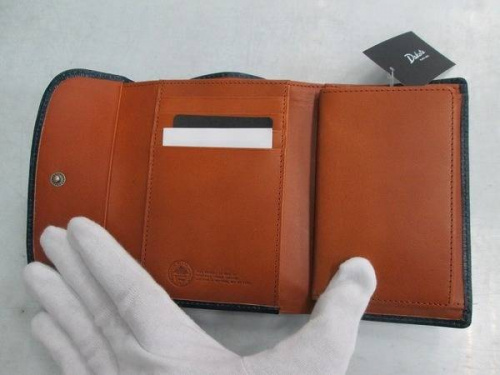 3つ折り財布のDakota Black Label