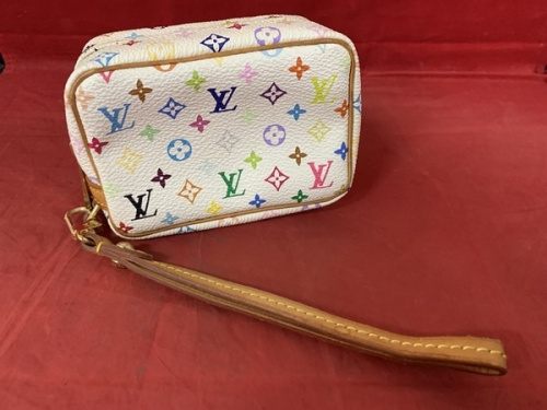 ブランド・ラグジュアリーのポーチ