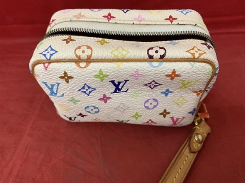 ポーチのLOUIS VUITTON