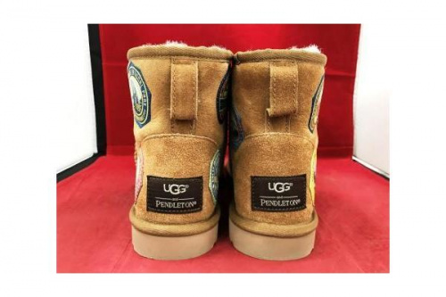 ブーツのUGG