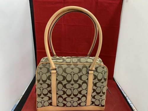 ハンドバッグのコーチ