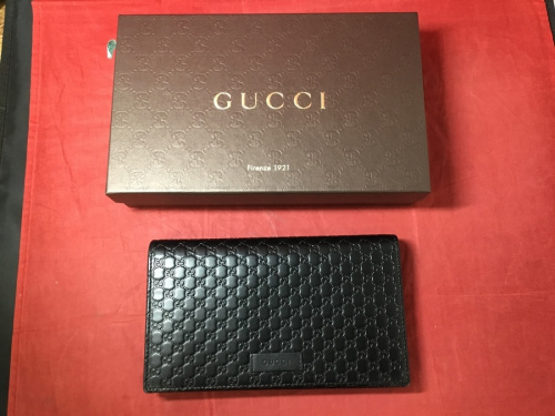 GUCCIのショルダーウォレット