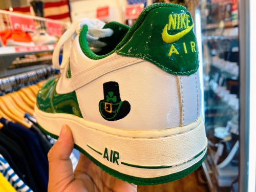 スニーカーのエアフォース1