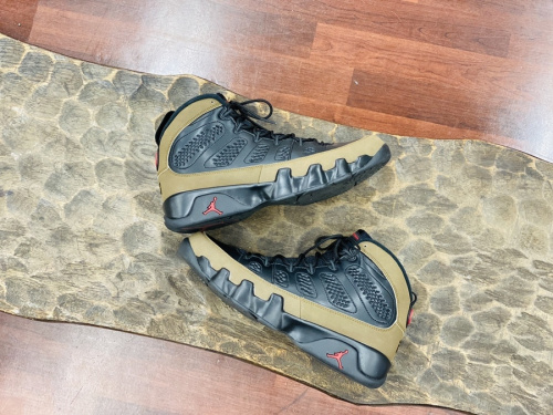 スニーカーのAIR JORDAN9