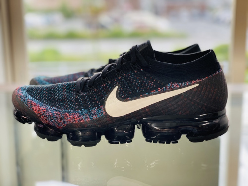 スニーカーのVAPORMAX