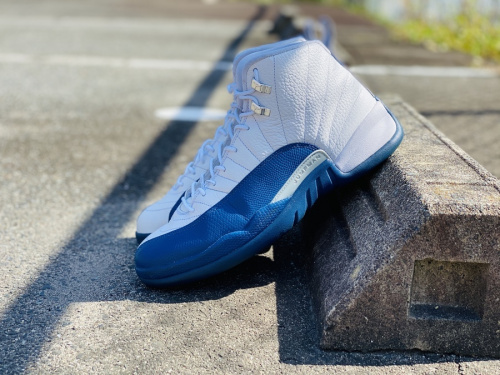 スニーカーのAIR JORDAN12
