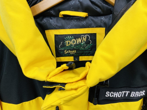 ダウンジャケットのSchott