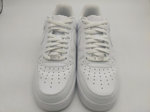 冬物衣類のスニーカー