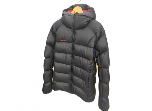 MAMMUTのダウンジャケット