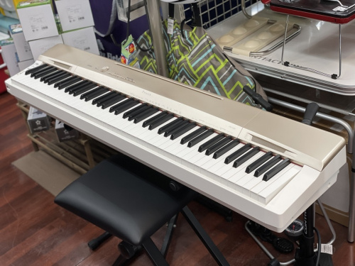 キーボードの電子ピアノ