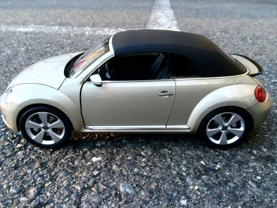 京商 1/18ミニカーVolkswagen（フォルクスワーゲン） ザ・ビートル