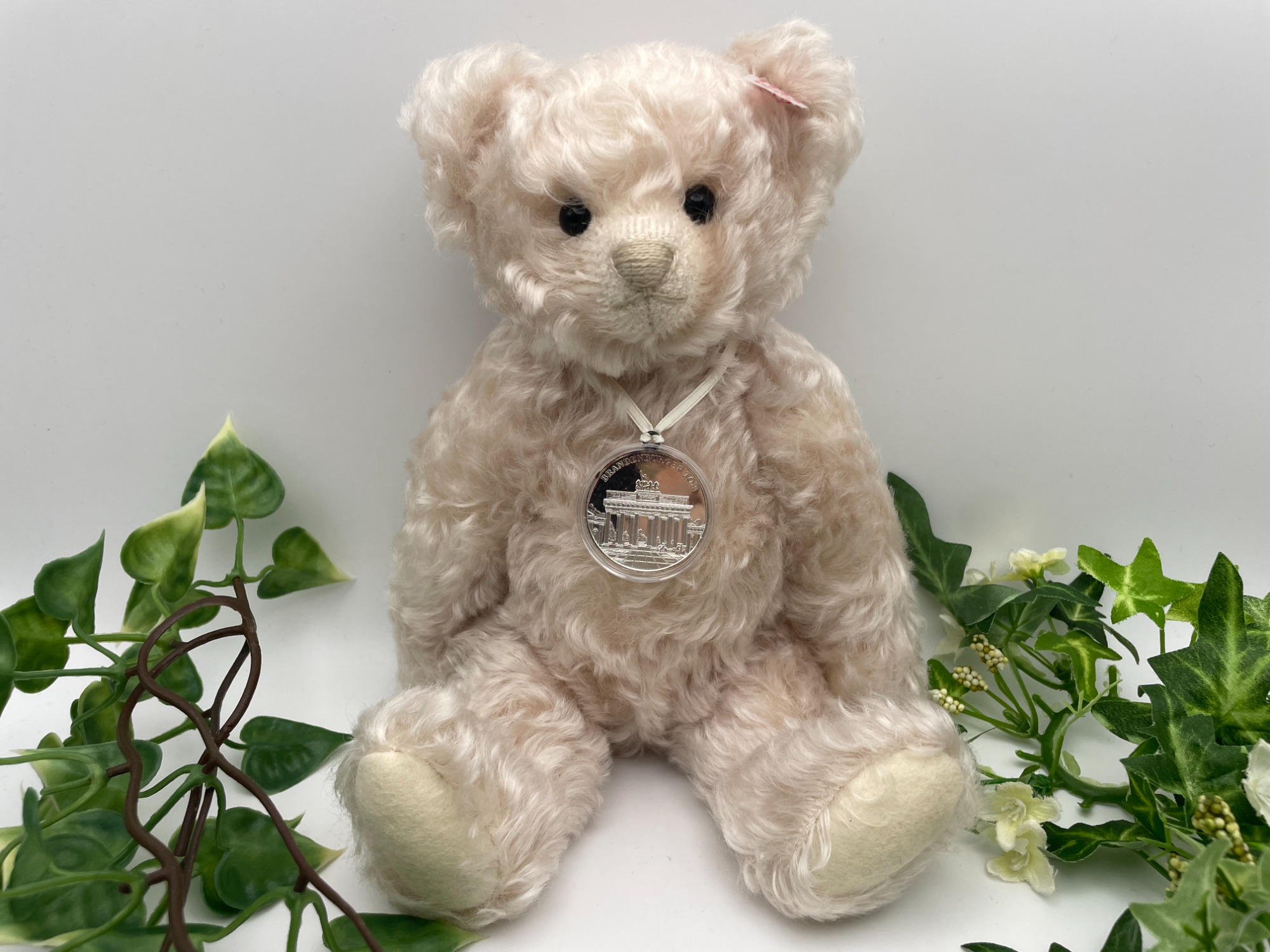 スマホで購入】Steiff(シュタイフ)ブランデンブルグ門テディベア