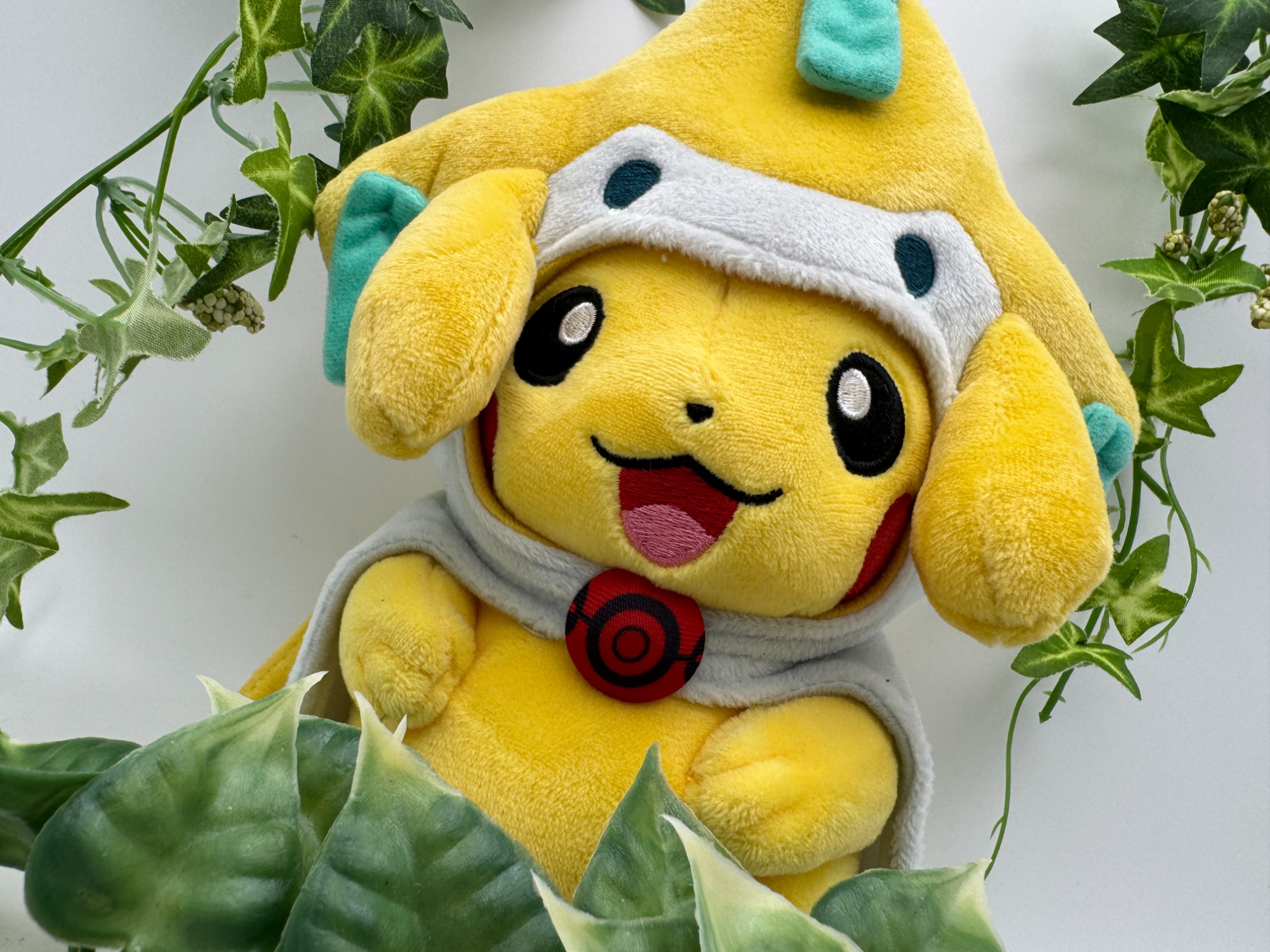 ポケセン東北限定‐ ジラーチのポンチョを着たピカチュウ 仮装 マスコット レア ポケモンセンタートウホク限定＊ジラーチのポンチョを着た