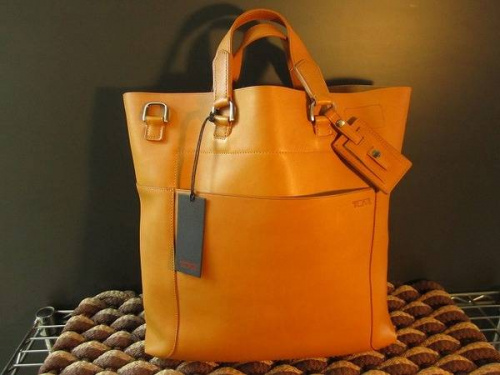 TUMI(トゥミ) 2wayレザートートバッグ【Winsen Slim Tote】入荷