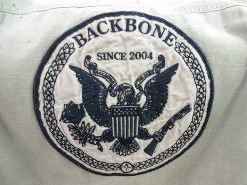 ジャケットのBACK BONE