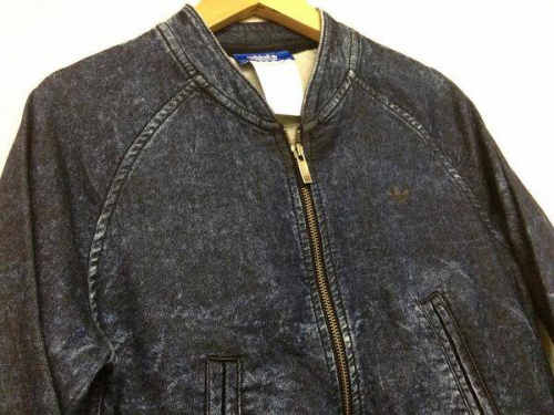 ジャケットのアディダス(adidas)