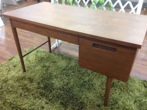 家具・インテリアのテーブル