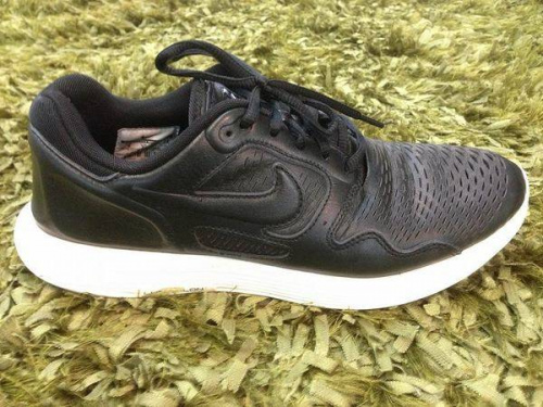 シューズのナイキ（NIKE）