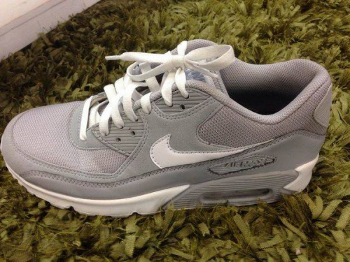 シューズのナイキ（NIKE）