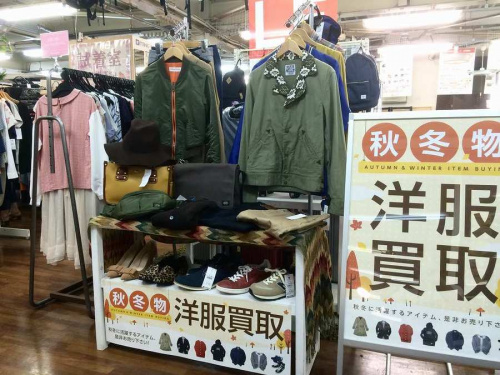 ジャケットのダウンベスト