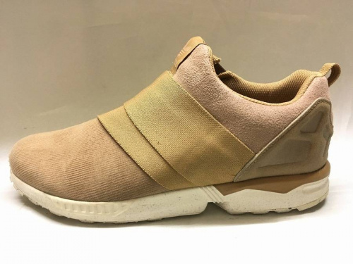 アディダス（adidas）