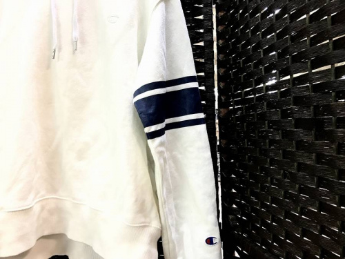 パーカーのChampion