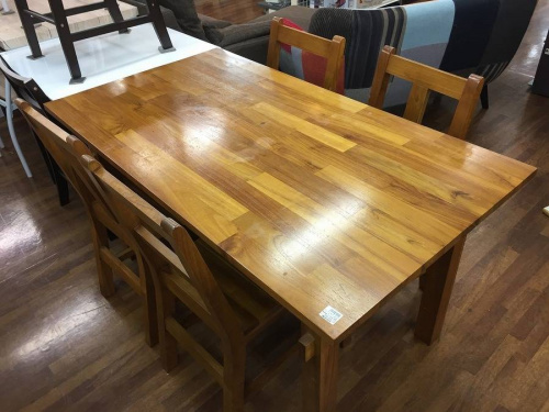 特選家具のウニコ（UNICO）