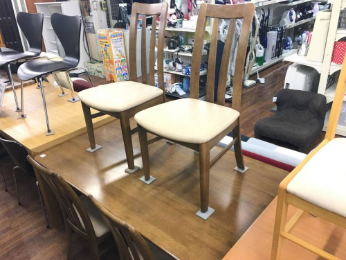 ダイニングセットのカリモク