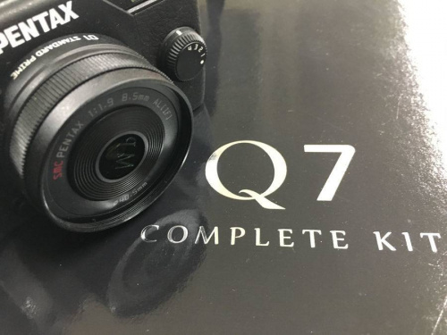 デジタル家電のミラーレスカメラ