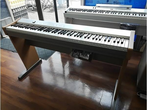 楽器の電子ピアノ