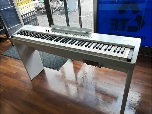 楽器の電子ピアノ