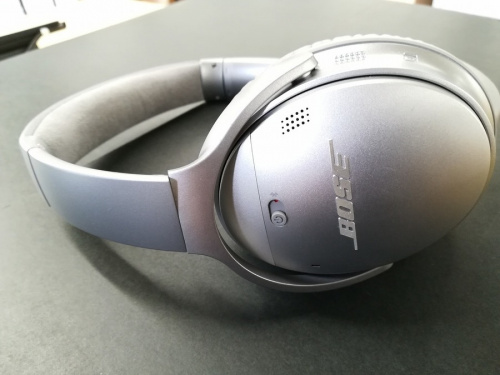 ヘッドホンのワイヤレスヘッドホン