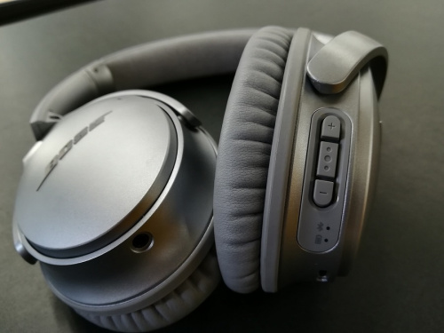 ワイヤレスヘッドホンのBOSE