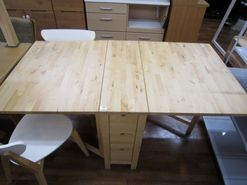 ダイニングセットのIKEA