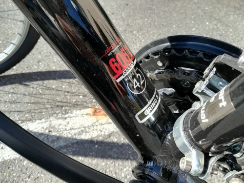 自転車のマウンテンバイク