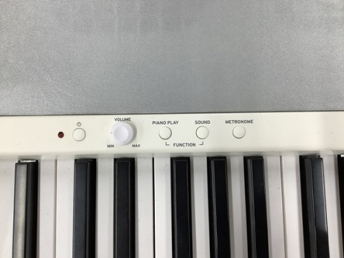 鍵盤楽器の電子ピアノ