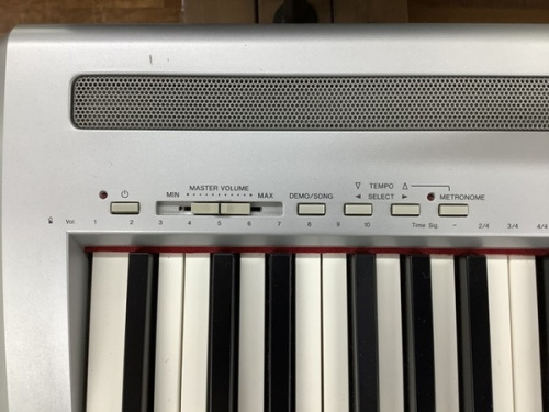 鍵盤楽器の電子ピアノ