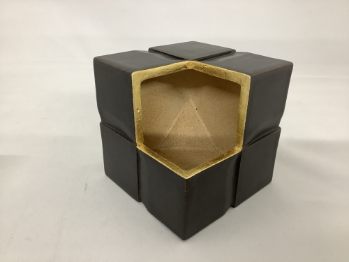 和雑貨の黒釉刻線器