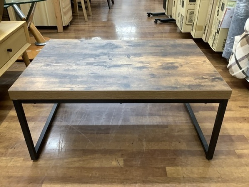 生活家具のテーブル