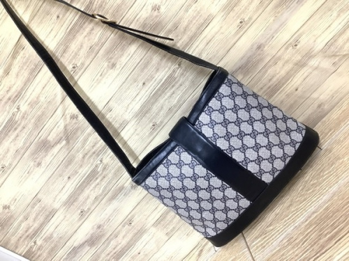 バッグのショルダーバッグ